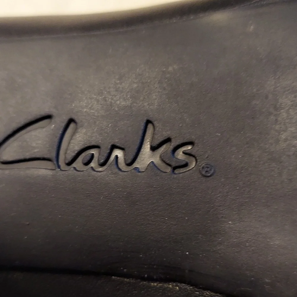 Shoes - Picture 6 of 7
